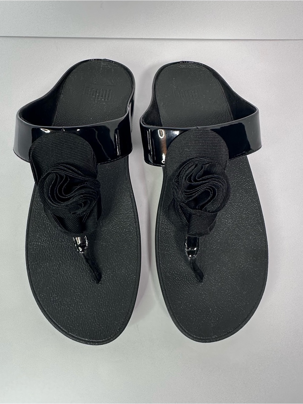 FitFlop Florrie Toe Post Womens Size US 10 Black Patent Orthopedic Thong Sandals